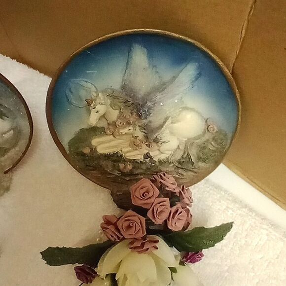 Set of two (2) Mystical Unicorn figurines/plates. Multi color on poly resin base - Picture 2 of 5
